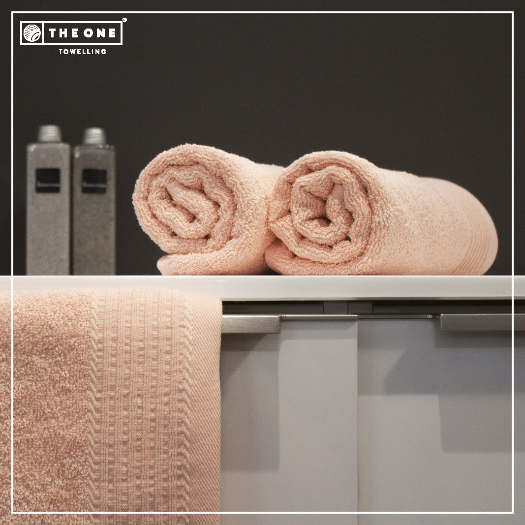 The one Luxe Badhanddoek 70 x 140 cm T1-Deluxe70 borduren