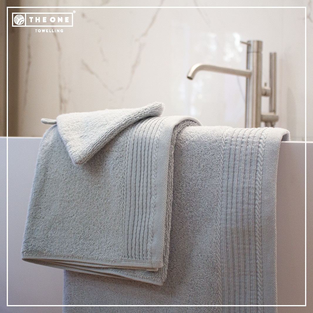 The one Luxe Badhanddoek 70 x 140 cm T1-Deluxe70 borduren